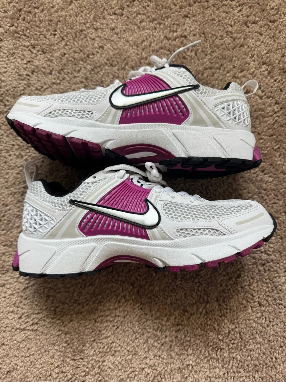 NEW Nike Vomero 5 Women's 7.5 Youth 6 Pink/Black/Silver Sneaker HF6998-102 Sport